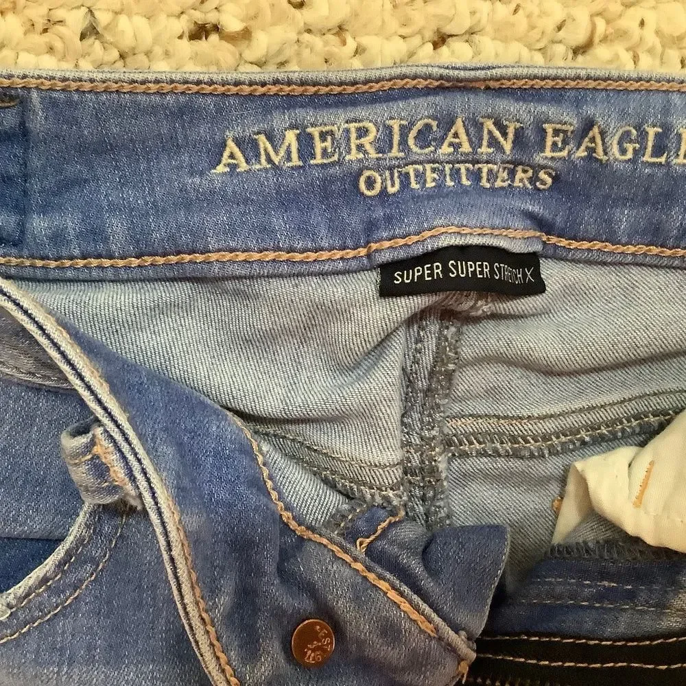 American Eagle super super stretch jegging size 2 US regular light wash denim